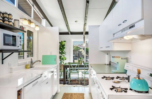Eldridge House | Mid-Century Modern Bungalow *30+ Day Rental*