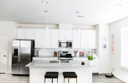 Northside House | Mid-Century Modern Home is 10 minutes from Downtown Houston