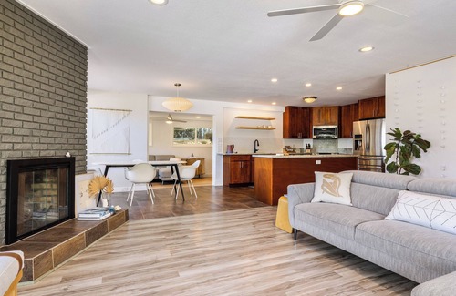 Manoa House | Mid-Century Modern Manoa Home with a Mountain View