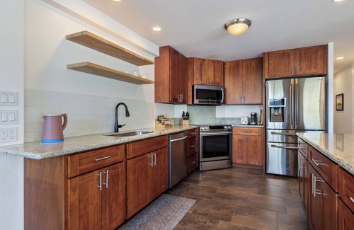 Manoa House | Mid-Century Modern Manoa Home with a Mountain View