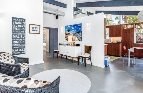 Vista Las Palmas House | Mid-century modern Alexander home with mountain view, private pool & hot tub