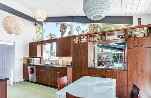 Vista Las Palmas House | Mid-century modern Alexander home with mountain view, private pool & hot tub