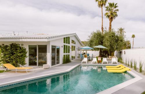 Indian Wells House | Mid Century Modern With Amazing Mountain View (E-Scooters Included)
