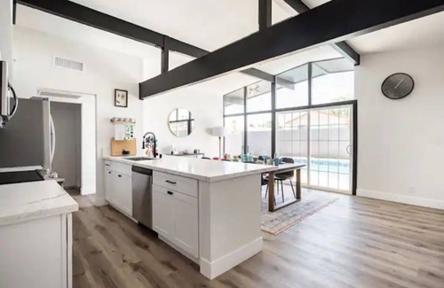 Las Vegas House | MID CENTURY OASIS – 3BR&2BA – POOL.