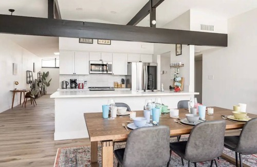 Las Vegas House | MID CENTURY OASIS – 3BR&2BA – POOL.