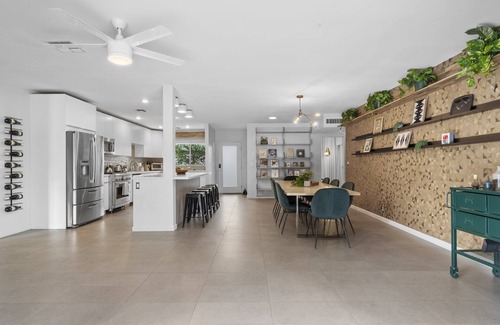 Encanto House | Mid-Century Stunner/Large Yard and Patio for Indoor/Outdoor Living