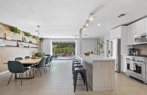 Encanto House | Mid-Century Stunner/Large Yard and Patio for Indoor/Outdoor Living