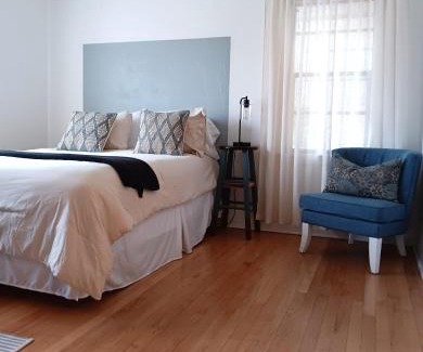 Eustis House | Mid Century Style Cottage Near Historic Downtown