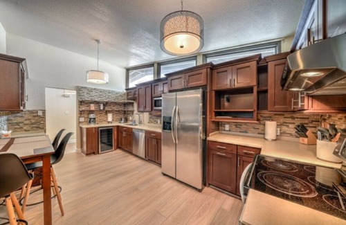 Las Vegas Apartment | Mid Century Vegas Oasis, Private Pool, Full Kitchen