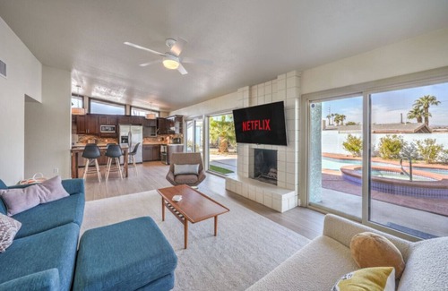 Las Vegas Apartment | Mid Century Vegas Oasis, Private Pool, Full Kitchen