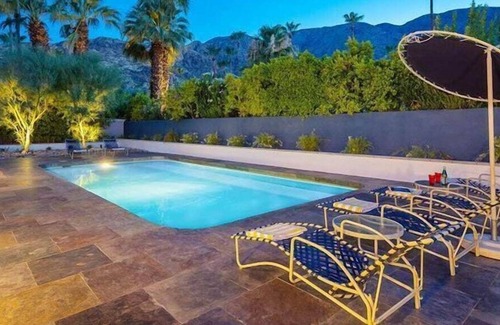 Vista Las Palmas House | Mid-Century w/ Pool, Mountain Views and Easy Walk to Downtown Palm Springs
