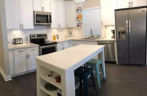 Tulane - Gravier Apartment | Mid City Comfort