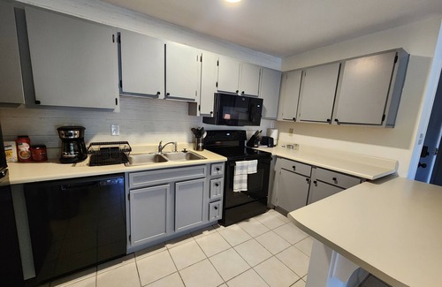 Huntsville Condo | MID CITY HSV CONDO - FULLY RENOVATED!