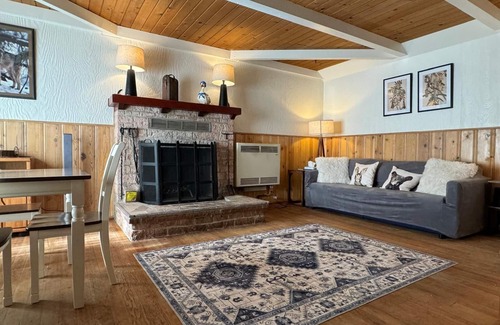 South Lake Tahoe Cabin | Mid-town serene cabin, close to nature and amenities, monthly discount deal.