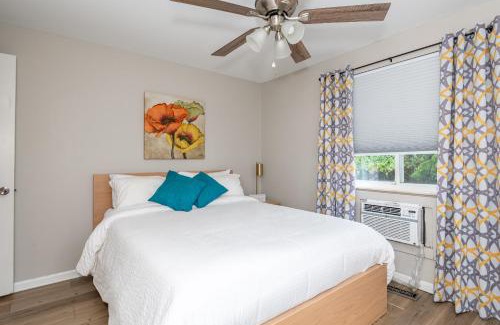 Kettering Apartment | Midcentury Modern 2br Comfort Near The Greene!