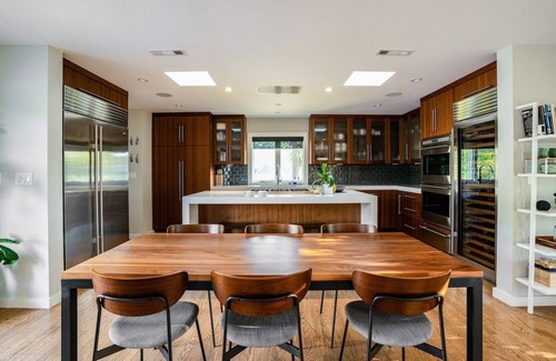 Napa House | Midcentury modern luxury in Napa with pool