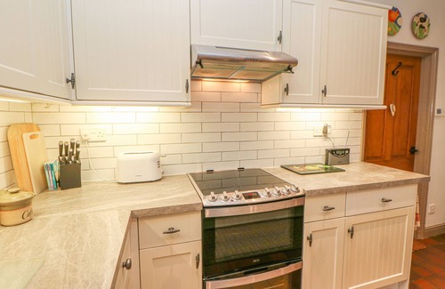 Middleham Cottage | MIDDLE COTTAGE, pet friendly, character holiday cottage in Middleham