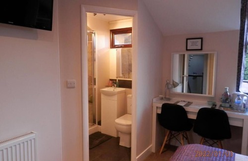 Binley Bed & Breakfast | Middle House Bed and Breakfast