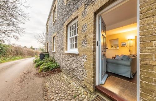 Cley next the Sea House | Middle Knoll
