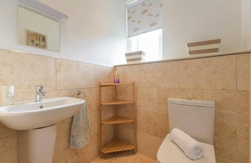 South Charlton Cottage | MIDDLEMOOR COTTAGE, pet friendly, country holiday cottage in Alnwick