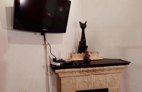 Lviv City Center Apartment | Midnight Cats' Apartment in Rynok Square Світло є завжди!