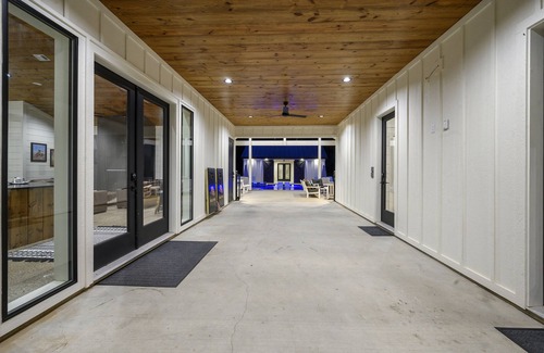 Broken Bow Cabin | Midnight Cowboy, Outdoor Pool, Swing Set, Shuffleboard, Arcade Game, Hot Tub