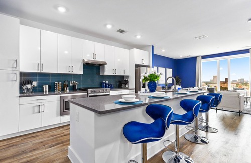 Downtown Atlanta Apartment | Midnight Oasis – A short term furnished 2BR in DTN ATL – Rooftop Pool & Gym