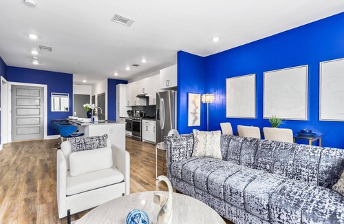 Downtown Atlanta Apartment | Midnight Oasis – A short term furnished 2BR in DTN ATL – Rooftop Pool & Gym