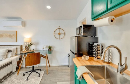 Palm Springs Apartment | Midterm Escape Mountain Views & Desert Breezes