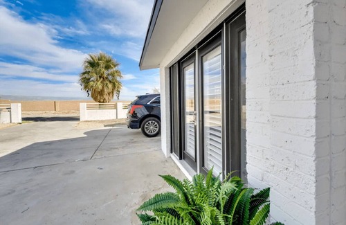 Palm Springs Apartment | Midterm Escape Mountain Views & Desert Breezes