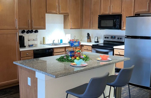 Briarwood Apartment | Midtown Ablaze Oasis