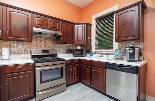 Columbus House | Midtown Bungalow- located in the heart of Columbus