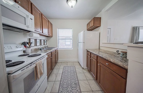 Mobile Apartment | Midtown Comfort 2 BDR Flat - 18B