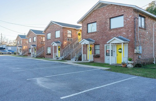 Mobile Apartment | Midtown Comfort 2 BDR Flat - 18B