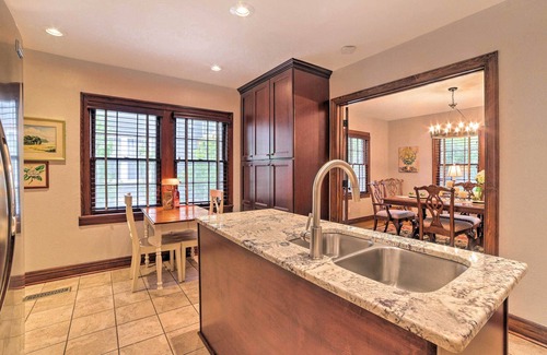 Lakeview Cottage | 'Midtown Garden Cottage' w/ Backyard Garden!