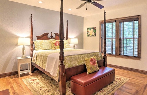 Lakeview Cottage | 'Midtown Garden Cottage' w/ Backyard Garden!