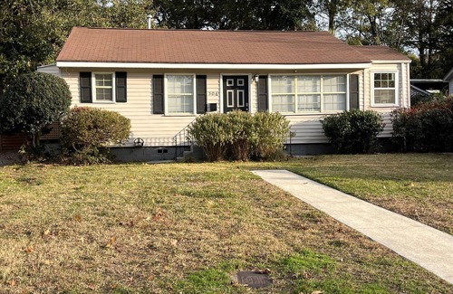 Abercorn Heights - Lamara Heights House | Midtown Gem close Downtown and Tybee!