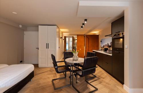 Amsterdam West Apartment | Midtown Hotel Royal Room
