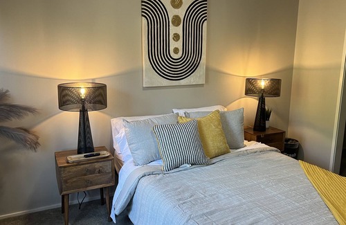 Central Hyde Park Apartment | Midtown KC/Near Everything/2bd 2 bath