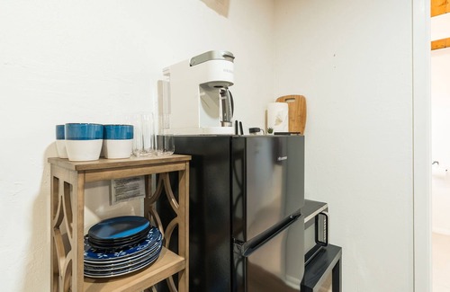 Old Southwest House | Midtown Reno 1br W/share Hot Tub & Backyard