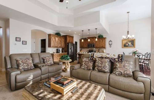 St. George House | Midtown Vistas | Luxury Monthly Rental
