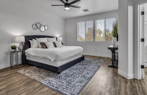 Greenfield Lakes House | Midweek Reduced Feb-Mar | 6BR Gilbert Home w/Pool & Pool Table | Sleeps 14 | Near Bell Bank Park