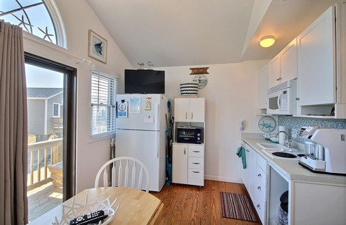 Hatteras Condo | "Might as Whelk" is a spacious beachy cabana!