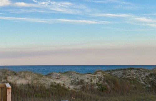 Hatteras Condo | "Might as Whelk" is a spacious beachy cabana!
