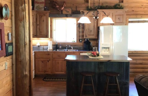 Island Park Cabin | Mighty Moose Log Cabin, 20 Minutes to W Yellowstone, Fishing, Sleeps 10.