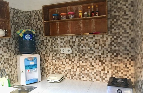 Batu Bolong House | Mikuk Homestay