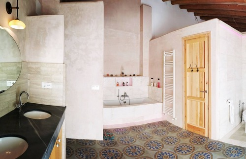 Vejer de la Frontera Villa | Milagro de Algar is a beautifully restored farmhouse in the heart of Andalusia