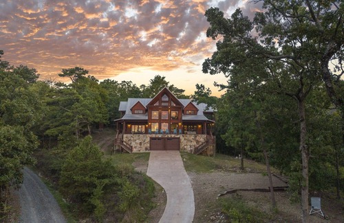Broken Bow Cabin | Mile High Club-3 Bedroom w/Mountain Views-Each bedroom has a balcony! Sleeps 12