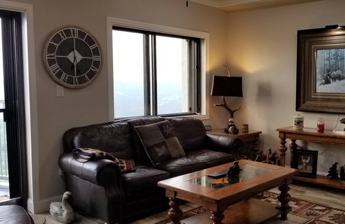 Sugar Mountain Hotel | Mile High Views (5281 Feet) 10th floor-Sugar Top Condo-Walk to Ski Slope