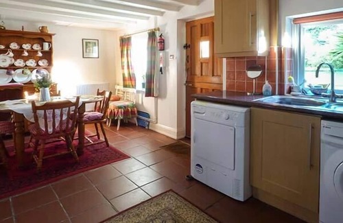 Laugharne Cottage | MILK WOOD COTTAGE, pet friendly, with open fire in Laugharne